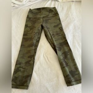 Align 21” camo crop